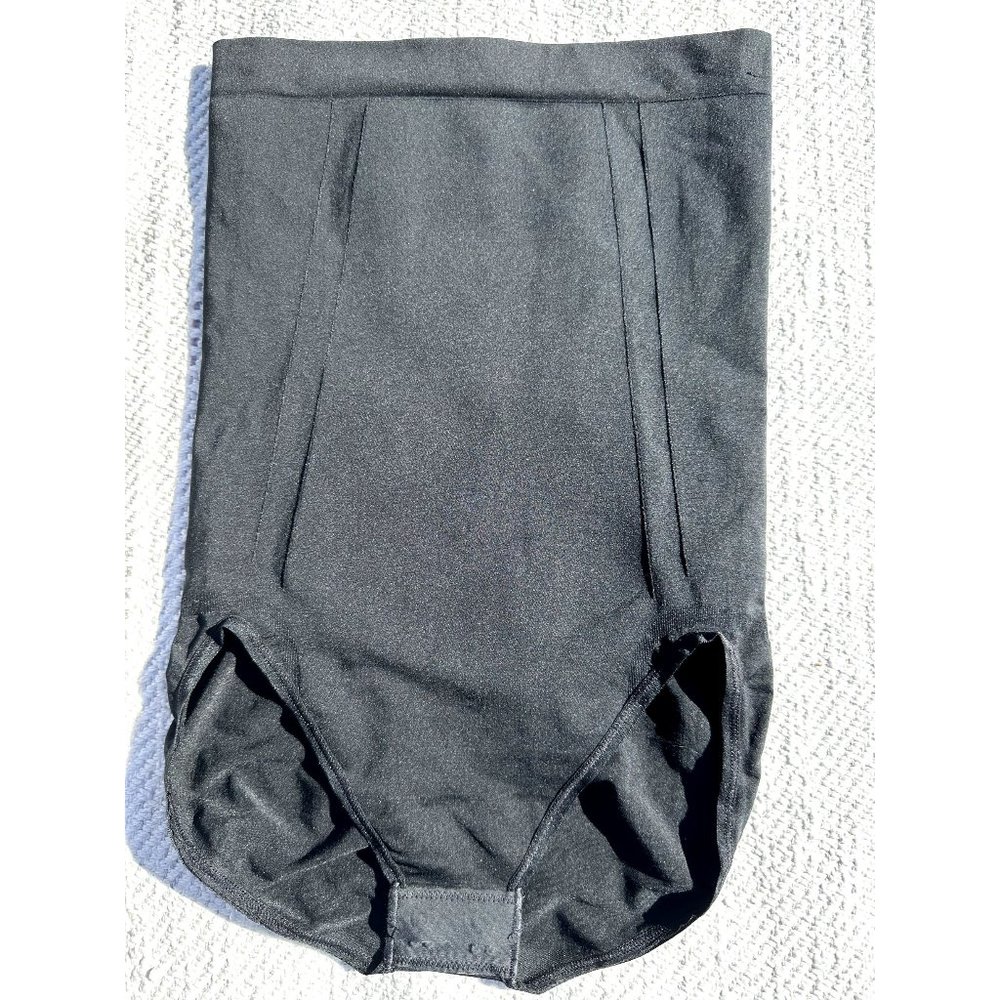 Spanx Womans Medium Black OnCore High-Waisted Brief Slimming Tummy Sculpting